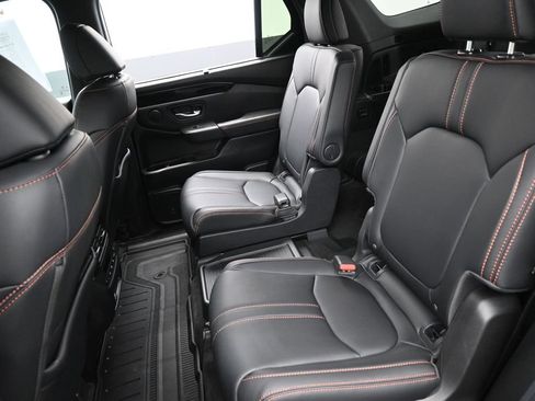 Used 2025 Honda Pilot TrailSport image 28