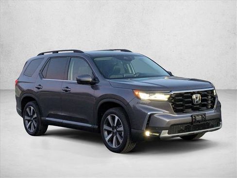 Used 2025 Honda Pilot Elite image 3