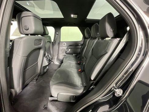 Used 2025 Land Rover Discovery S image 26