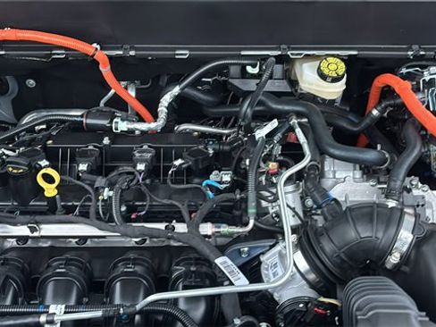 New 2025 Ford Maverick XLT w/ Equipment Group 301A image 32