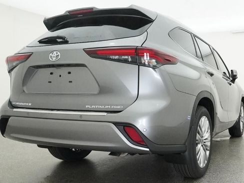 New 2026 Toyota Highlander Platinum AWD/4WD image 24