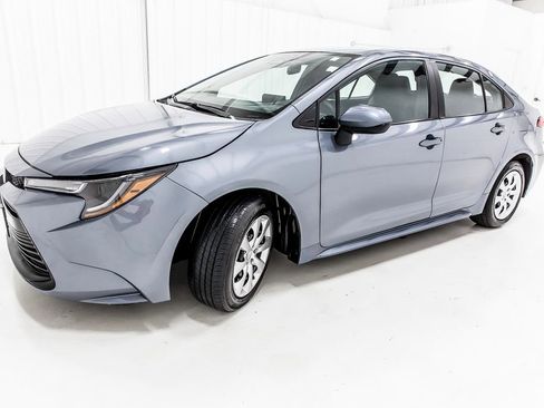 Used 2024 Toyota Corolla LE FWD image 2