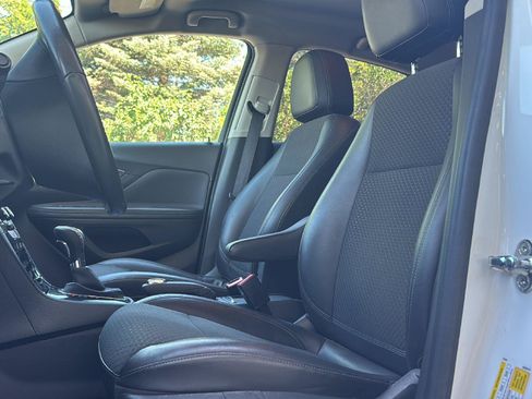 Used 2018 Buick Encore Sport Touring FWD image 2