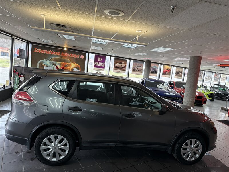 Used 2016 Nissan Rogue S FWD image 5