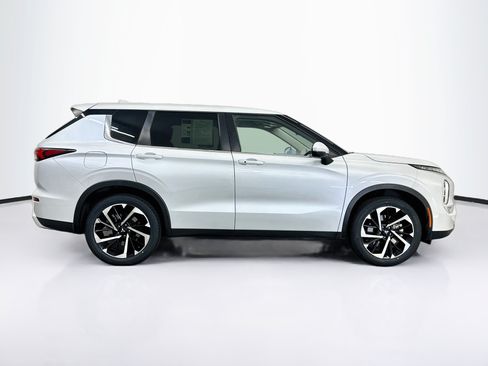 Used 2024 Mitsubishi Outlander SE AWD/4WD image 10