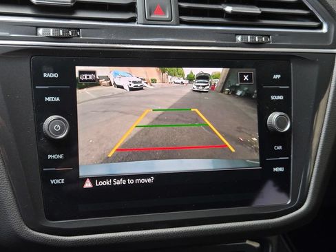 Used 2022 Volkswagen Tiguan SE R-Line FWD image 16