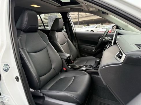 Certified 2025 Toyota Corolla Cross XLE image 12
