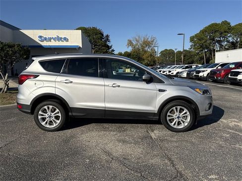 Used 2019 Ford Escape SE image 4