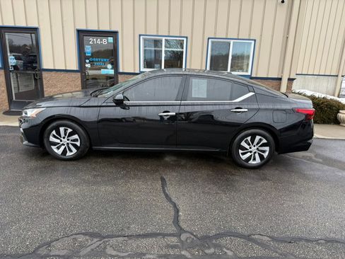Used 2019 Nissan Altima 2.5 S FWD image 3