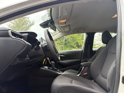 Used 2020 Toyota Corolla LE FWD image 11