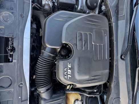 Used 2018 Chrysler 300 Limited image 21