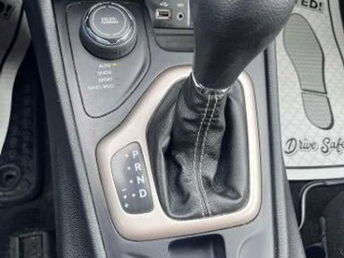 Used 2015 Jeep Cherokee Latitude w/ Cold Weather Group image 6