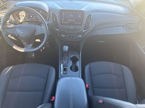 Used 2022 Chevrolet Equinox RS w/ Infotainment Package image 16