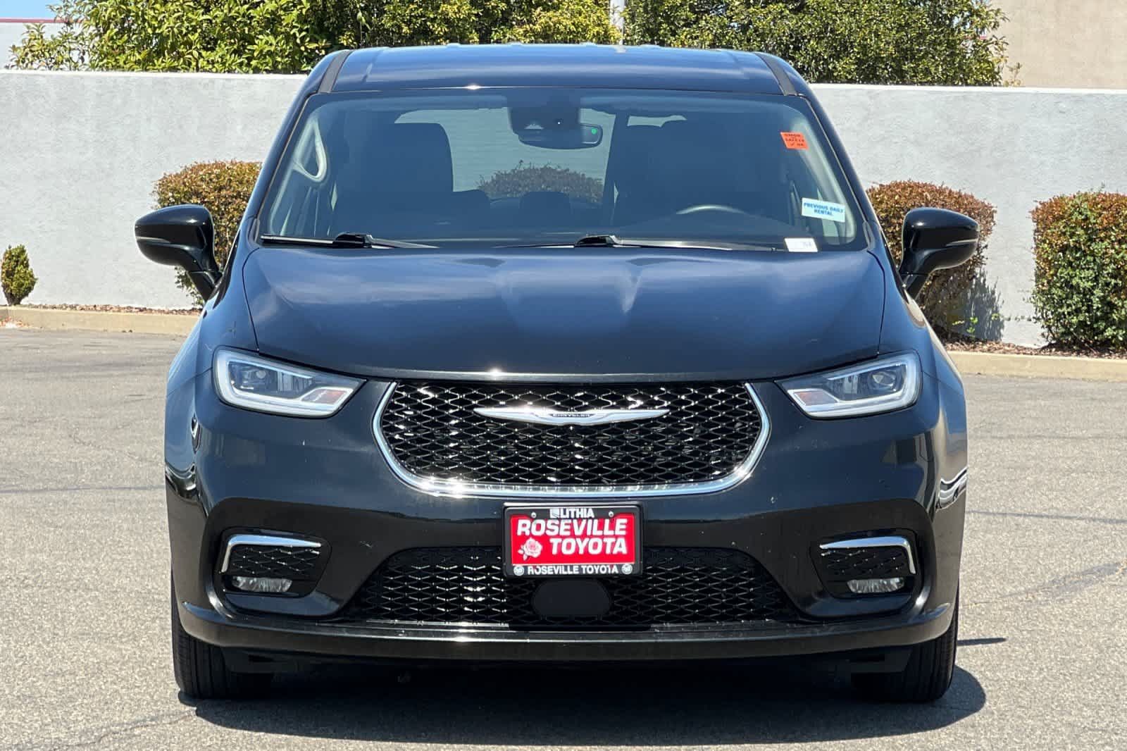 Used 2024 Chrysler Pacifica Touring-L FWD image 10
