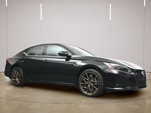 Certified 2025 Nissan Altima 2.5 SR FWD image 22