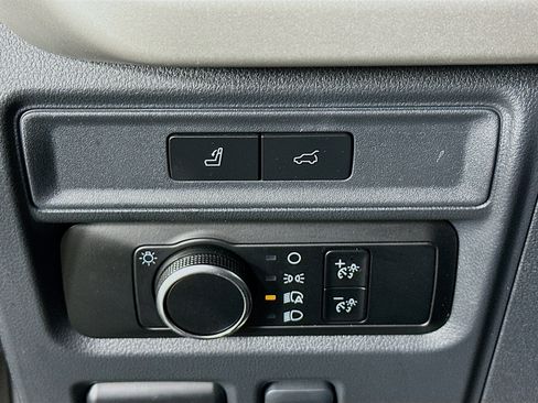 Used 2024 Ford Expedition XLT image 16