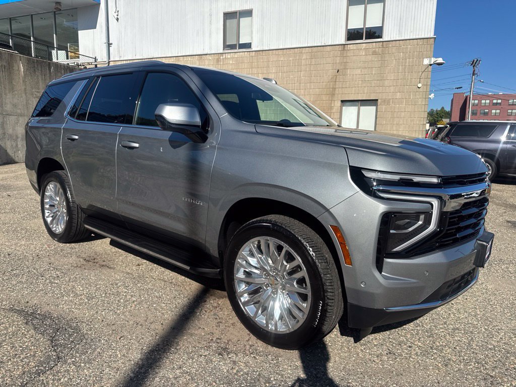 Used 2026 Chevrolet Tahoe LS AWD/4WD image 8