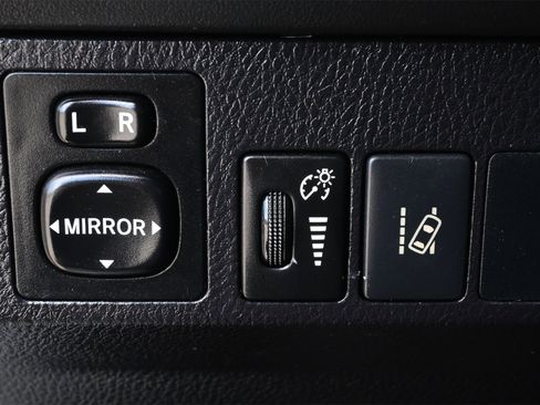 Used 2017 Toyota RAV4 LE image 15