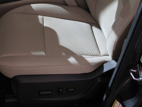 Used 2017 Ford Escape SE w/ Equipment Group 201A image 17