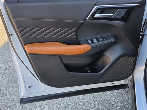 Used 2022 Mitsubishi Outlander SEL image 40