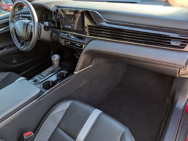 Used 2025 Toyota Camry SE w/ Convenience Package FWD image 31
