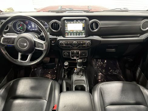 Used 2022 Jeep Wrangler Unlimited Sahara w/ Cold Weather Group AWD/4WD image 21