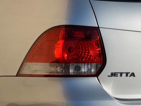 Used 2010 Volkswagen Jetta TDI FWD image 44