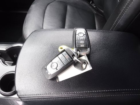 Used 2018 Ford Explorer XLT w/ Equipment Group 202A image 15