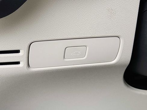 Certified 2023 Volvo XC40 B5 Plus w/ Protection Package Premier image 21