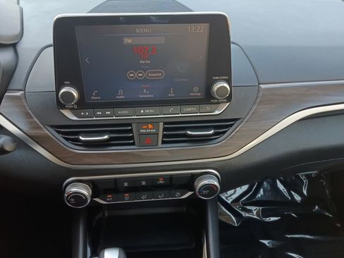 Used 2024 Nissan Altima 2.5 SV image 8