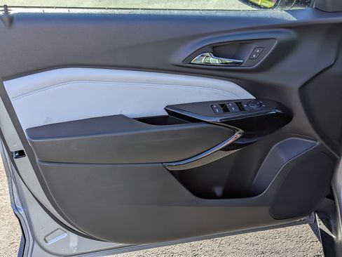 New 2026 Chevrolet Trax LT image 9