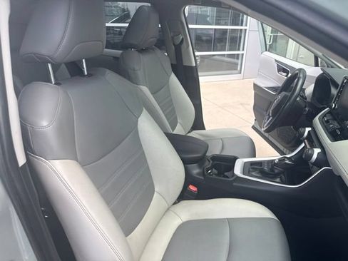 Used 2019 Toyota RAV4 XLE Premium w/ Cold Weather Package AWD/4WD image 32