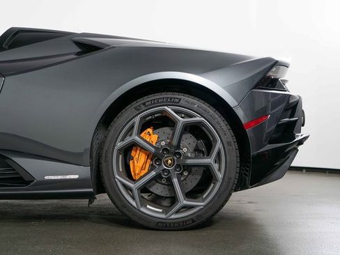 Used 2024 Lamborghini Huracan EVO image 13