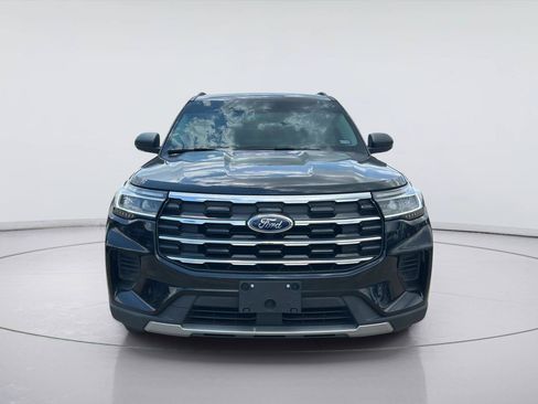 Used 2025 Ford Explorer Active RWD image 2