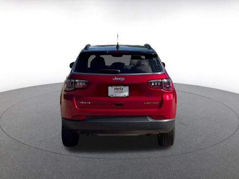 Used 2025 Jeep Compass Limited image 12