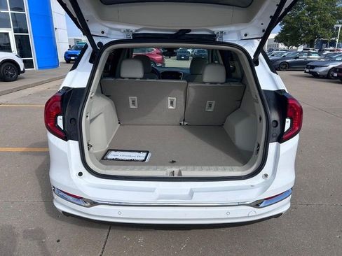 Used 2024 GMC Terrain Denali image 4