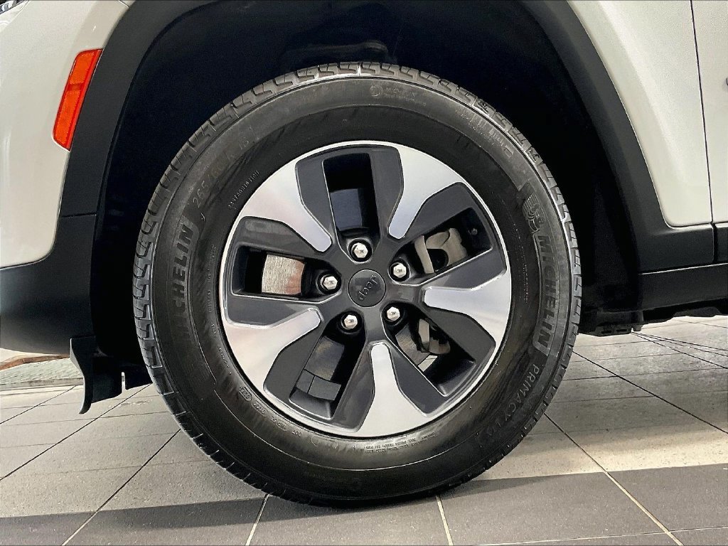 Used 2023 Jeep Grand Cherokee 4WD 4xe image 7