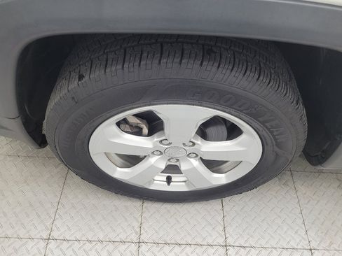 Used 2021 Jeep Compass Latitude FWD image 31