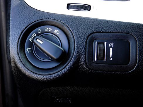 Used 2019 Dodge Journey SE FWD image 19