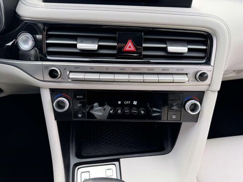 Certified 2025 Genesis G70 2.5T image 24