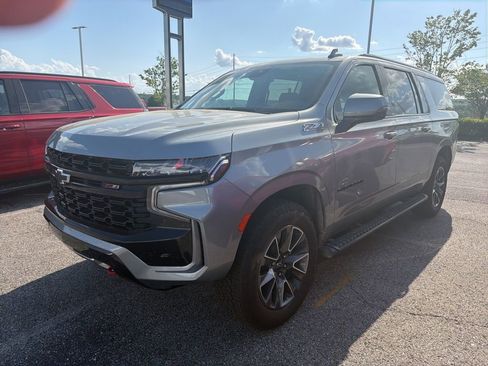 Used 2023 Chevrolet Suburban Z71 w/ Luxury Package image 1