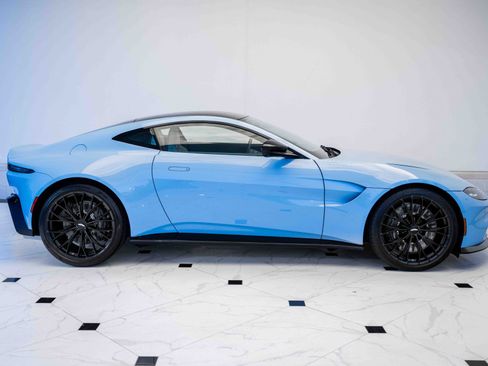 Used 2023 Aston Martin V8 Vantage Coupe RWD image 34