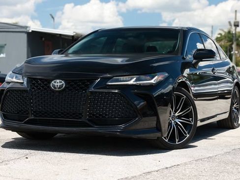Used 2019 Toyota Avalon Touring FWD image 1