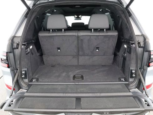 Used 2025 BMW X7 M60i image 21