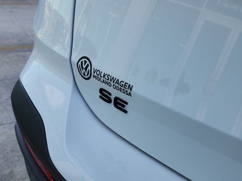 New 2026 Volkswagen Taos SE image 10