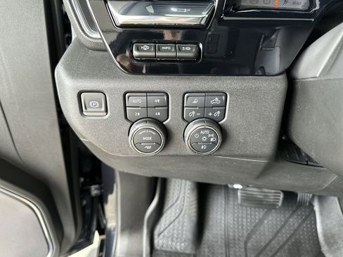Certified 2023 Chevrolet Silverado 1500 High Country w/ High Country Premium Package AWD/4WD image 18