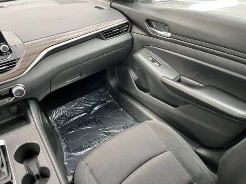 Used 2025 Nissan Altima 2.5 SV image 32