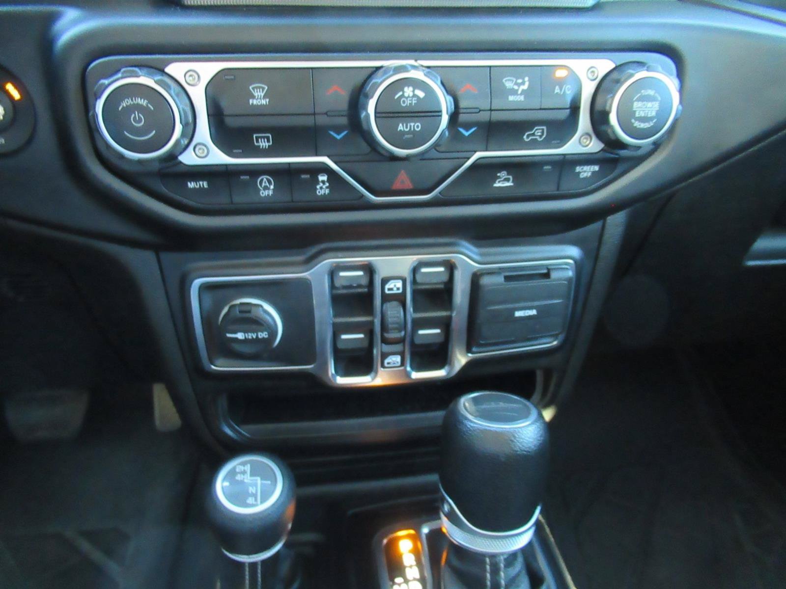 Used 2023 Jeep Gladiator Overland AWD/4WD image 27