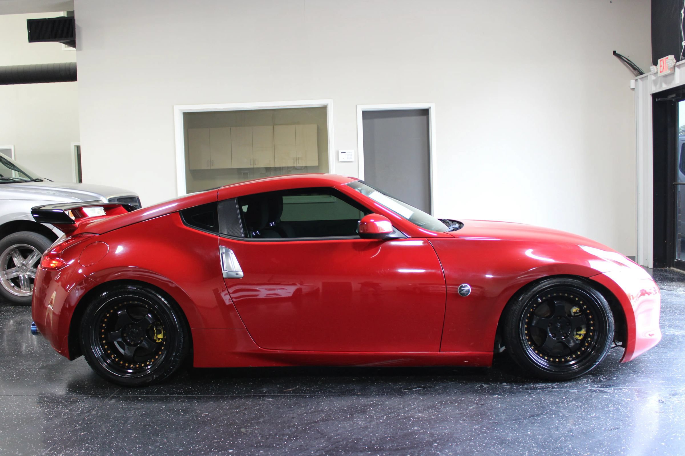 Used 2012 Nissan 370Z Coupe RWD image 3