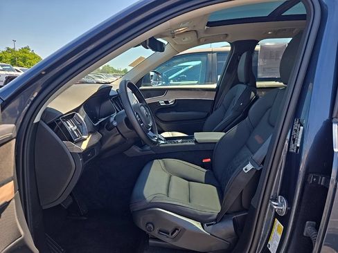 Used 2025 Volvo XC90 B5 Core AWD/4WD image 6